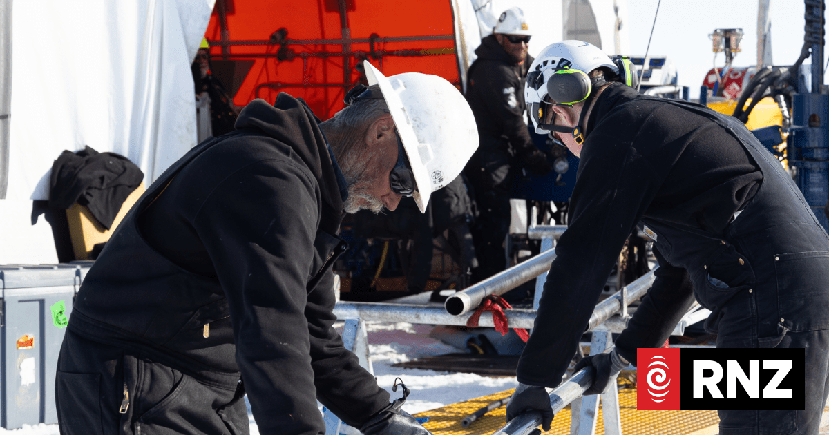 Antarctic expedition collects evidence that ice sheet melted during previous warm period