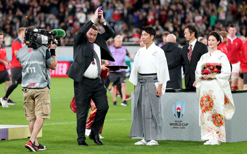 2019 Rugby World Cup Bronze Final, Tokyo Stadium, Tokyo, Japan 1/11/2019
New Zealand vs Wales
New Zealand head coach Steve Hansen applauds the crowd after receiving his bronze medal