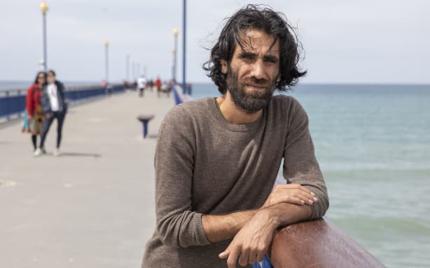 Kurdish-Iranian author Behrouz Boochani given refugee status in New Zealand