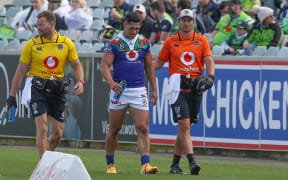 Roger Tuivasa-Sheck leaves the field injured. Canberra Raiders v Vodafone Warriors. NRL Rugby League, GIO Stadium, Canberra, ACT, Australia, Sunday 20th September 2020