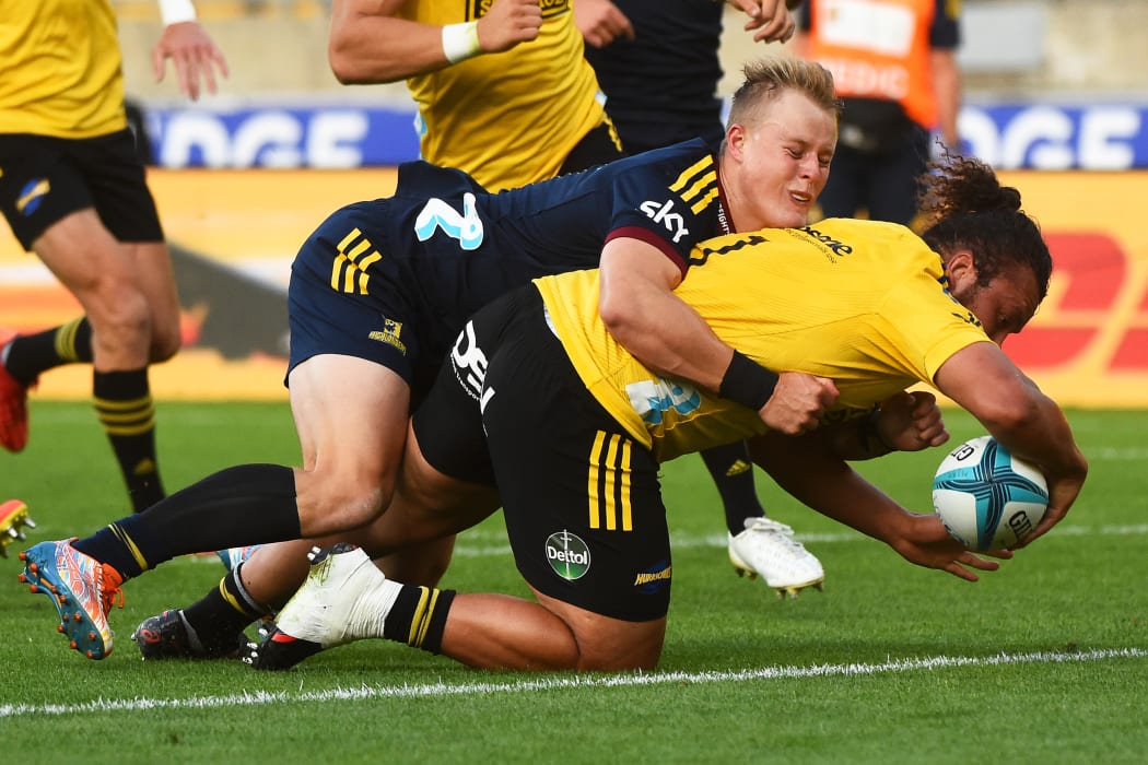 Pouri Rakete-Stones scores a try during the Super Rugby Highlanders v Hurricanes  match.