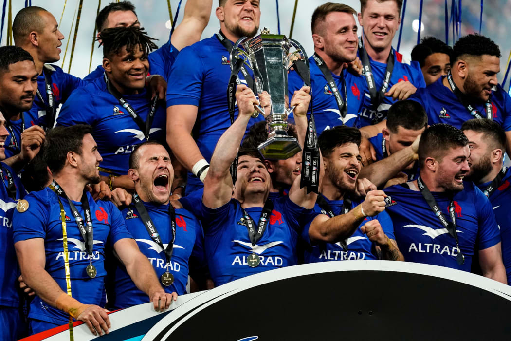 France's Antoine Dupont lifts the Six Nations trophy.