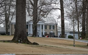 MEMPHIS, TENNESSEE - JANUARY 13: A general view of Graceland as fans gather outside Graceland to pay their respects to Lisa Marie Presley on January 13, 2023 in Memphis, Tennessee.   Justin Ford/Getty Images/AFP (Photo by Justin Ford / GETTY IMAGES NORTH AMERICA / Getty Images via AFP)