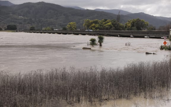 Cars are seen crossing the Wairau River Bridge on SH1 between Blenheim and Picton on 20 August, 2022.