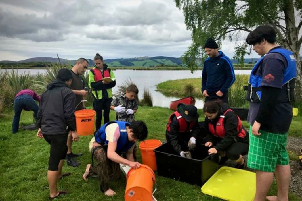 Tuna (eel) monitoring with rakatahi (youth) at Te Nohoaka o Tukiauau. All identifiable individuals have consented to the use of this image.