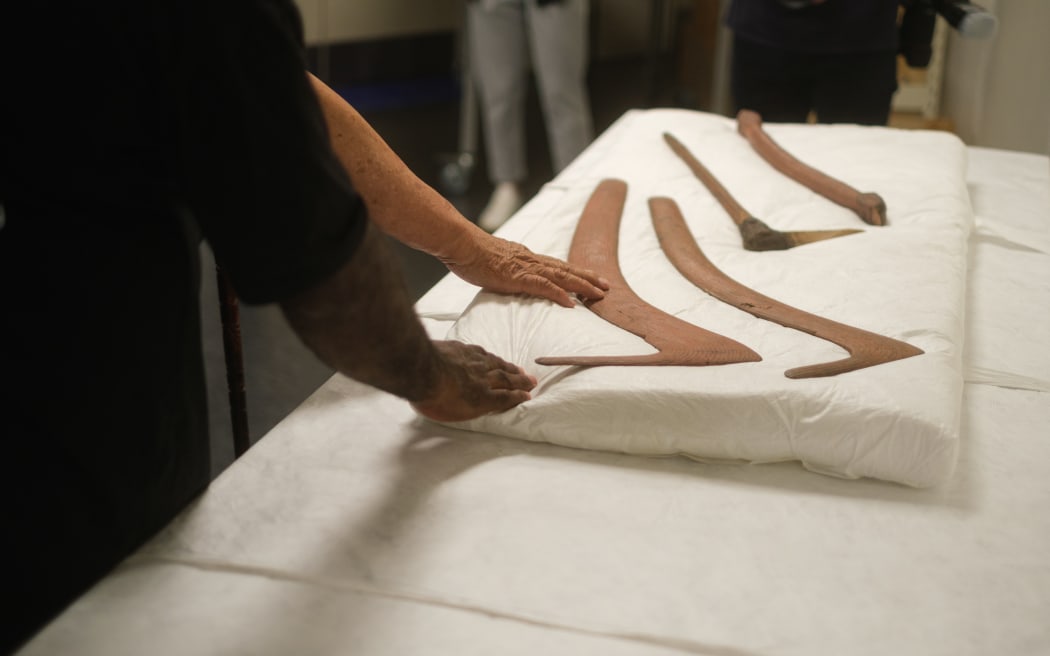 Four taonga belonging to an indigenous Australian group have been returned by Auckland Museum.