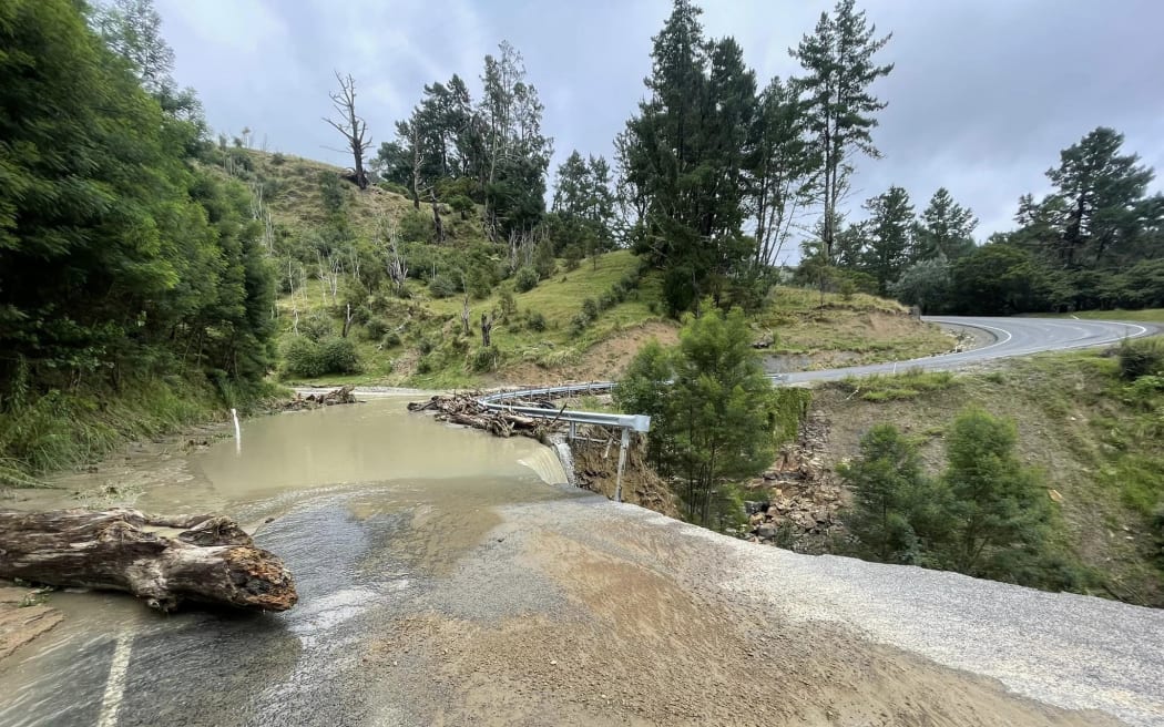 Cyclone Hate has caused severe damage to the Tairāwhiti region. Images show damage and a dropout on Arakihi Road in Tolaga Bay.
