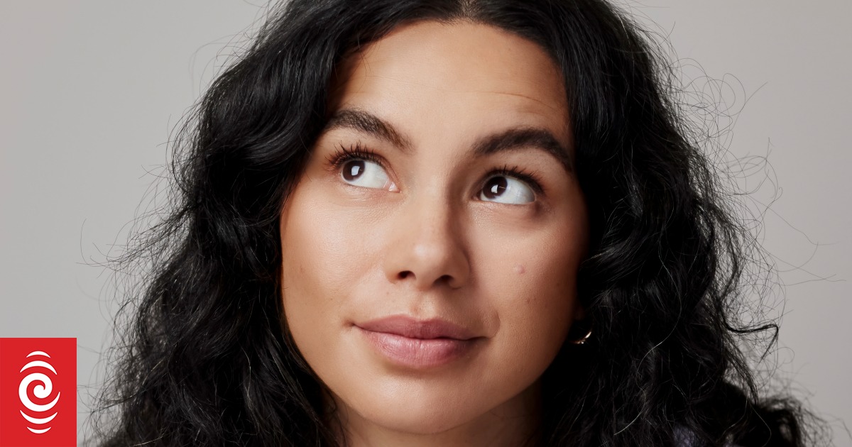Agony Aunt: 'Can you ask someone out at their workplace?' | RNZ