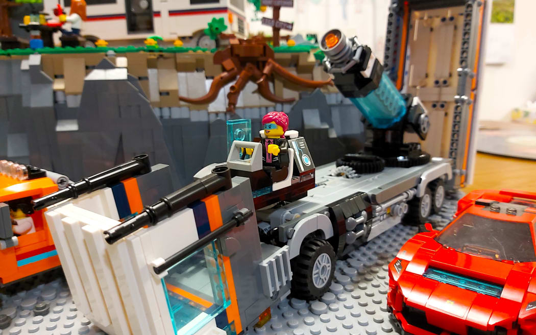 Ultra Agents: Mount Clutchmore Showdown!