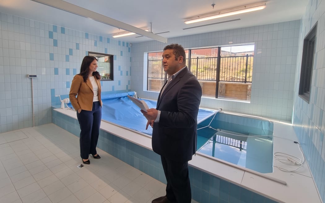 Education Minister Erica Stanford and Sara Cohen School principal Matthew Tofia in the new hydrotherapy pool area.
