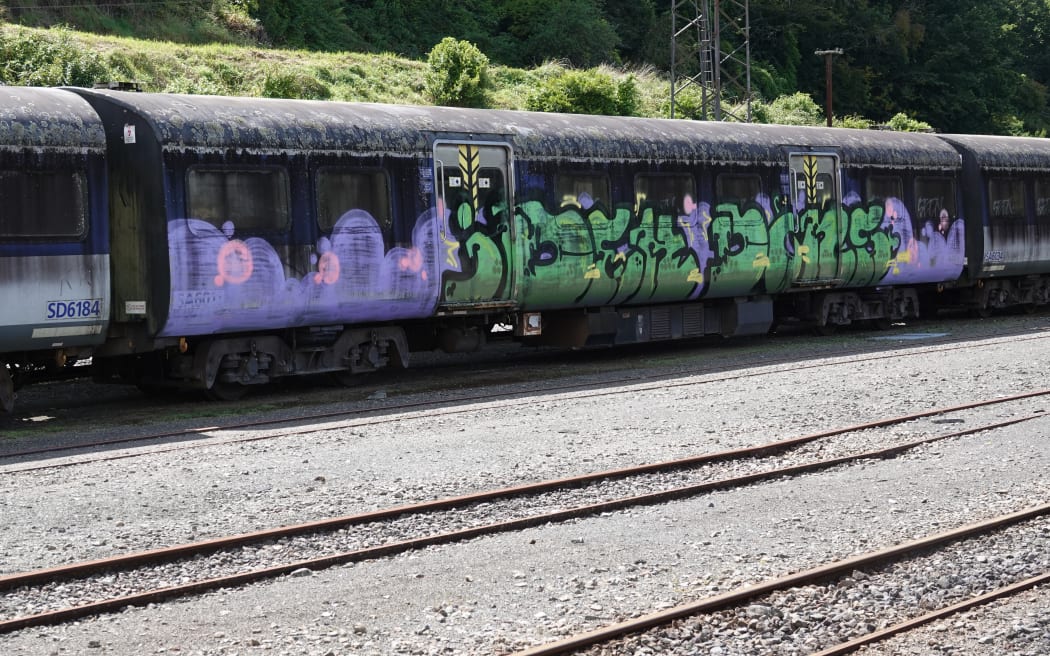 27 of the 53 Auckland commuter carriages dumped in Taumarunui will be scrapped.