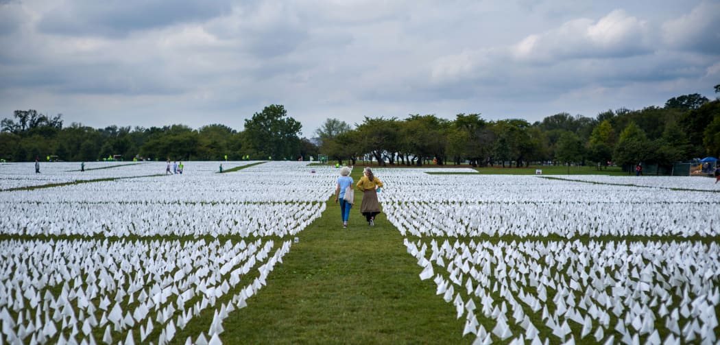 A field of white flags on the Mall near the Washington Monument on Thursday. The project by artist Suzanne Brennan Firstenberg uses over 600,00 flags to symbolise the lives lost to Covid-19 in the US.