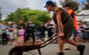 A shepherd and his Huntaway crossing the finish line at the Hunterville Shemozzle.