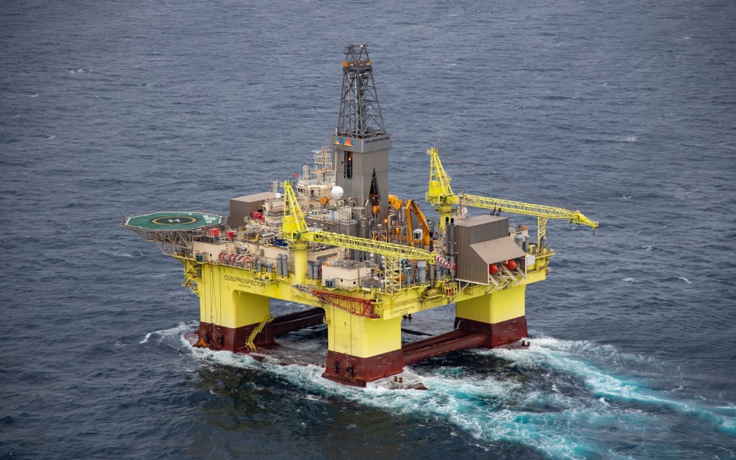 A drilling rig commissioned by oil giant OMV arrives in New Zealand to drill 12 exploratory drilling wells off the coast of Taranaki. Credit: Geoff Reid