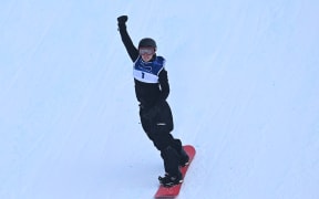 New Zealand's Zoi Sadowski Synnott reacts in the snowboard women's slopestyle final run 3 during the Milano Cortina 2026 Winter Olympic Games at Livigno Snow Park, in Livigno (Valtellina), on February 18, 2026.