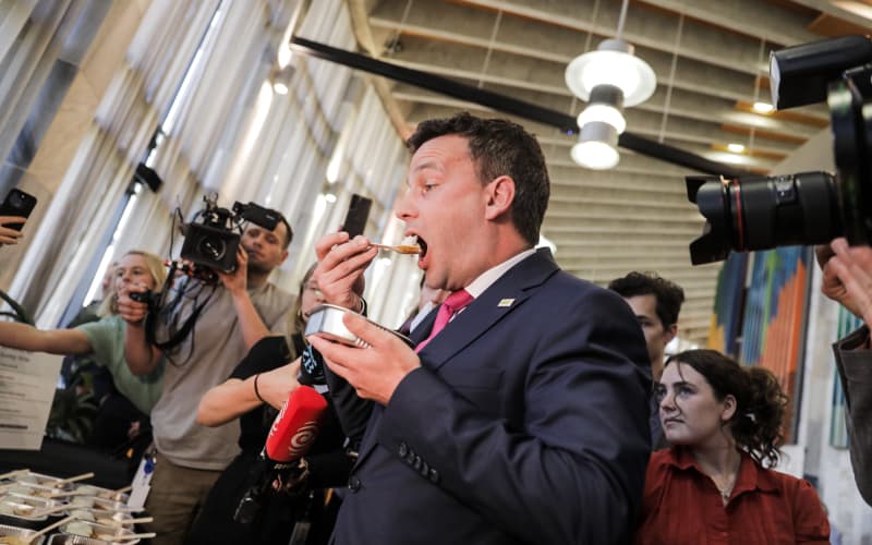 Minister David Seymour eating lunch at the launch of the revamped school lunch programme.