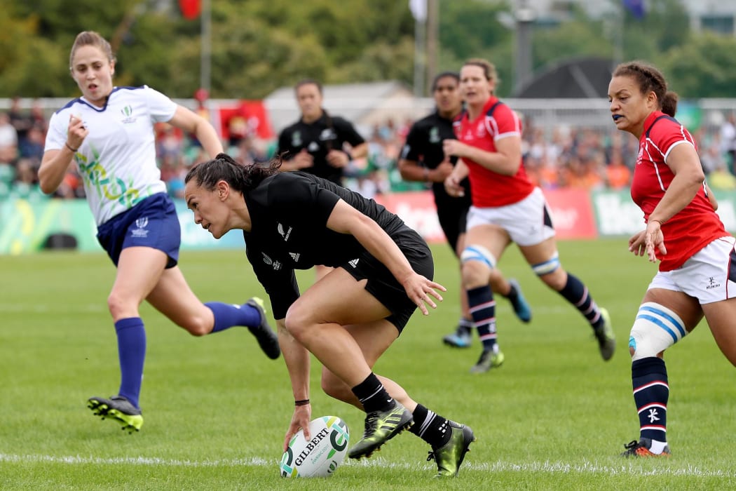 Black Fern Portia Woodman scores against Hong Kong