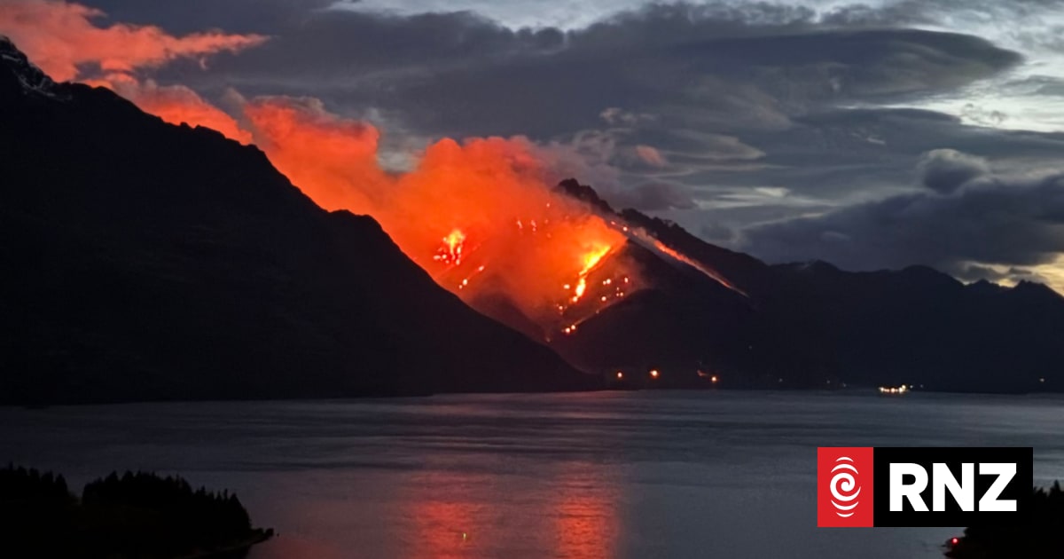 Fight against Lake Wakatipu bush fire continues as wind expected to strengthen