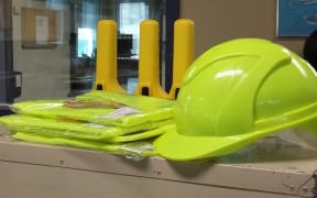 earthquake emergency kit - survival - helmet - Civil Defence - generic