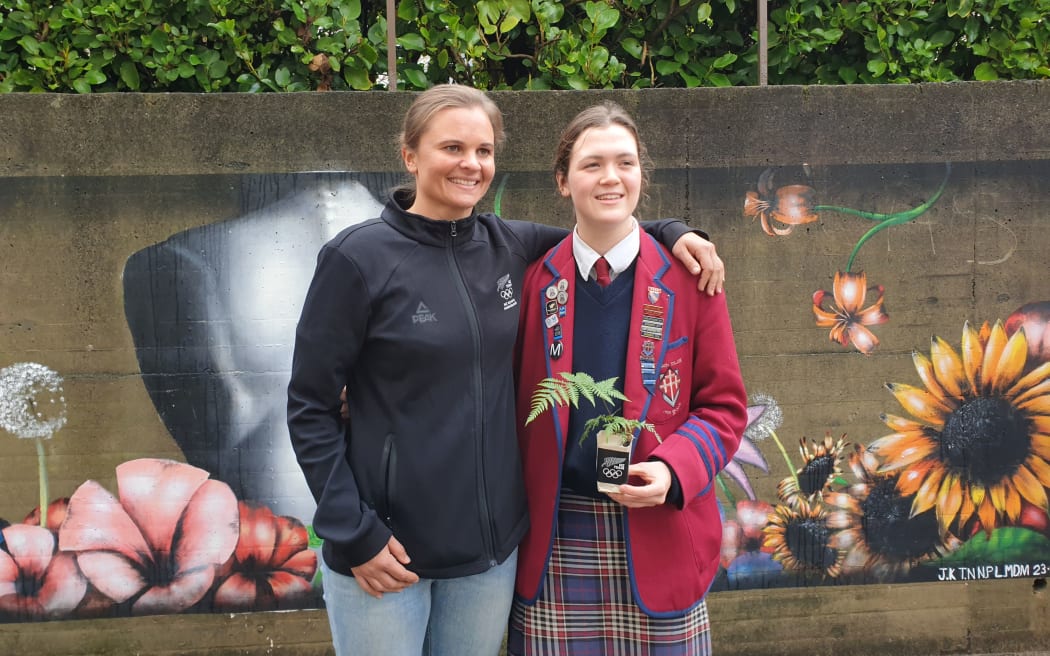 Suzie Bates and Erika Fairweather