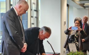 Stats NZ Chief Executive Mark Sowden and Tātau Tātau o Te Wairoa Trust Chair Leon Symes signing the relationship agreement.
