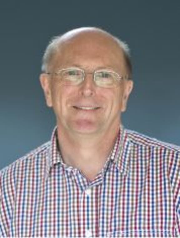 Dr Simon Allen