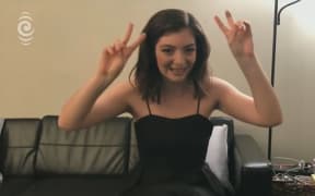 Lorde accepts Silver Scroll for Green Light, 2017