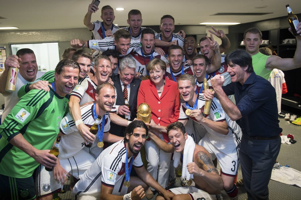 German Chancellor Angela Merkel and German president Joachim Gauck (centre) with the team.