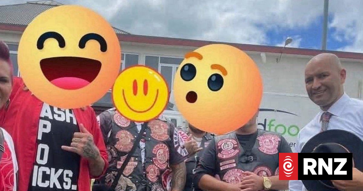 Luxon defends Potaka on photo with gang members