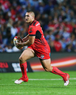 Tuimoala Lolohea sizes up the Toa Samoa defence in Hamilton.
