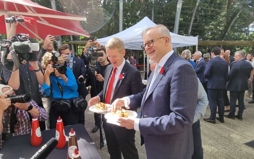 Chris Hipkins and Anthony Albanese.