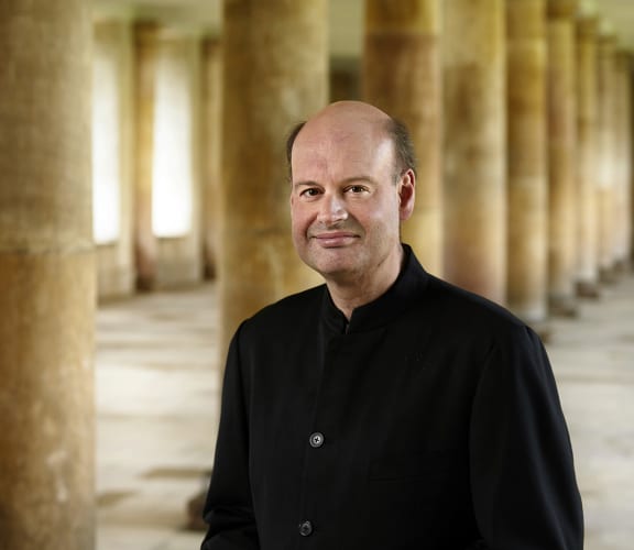 Stephen Layton