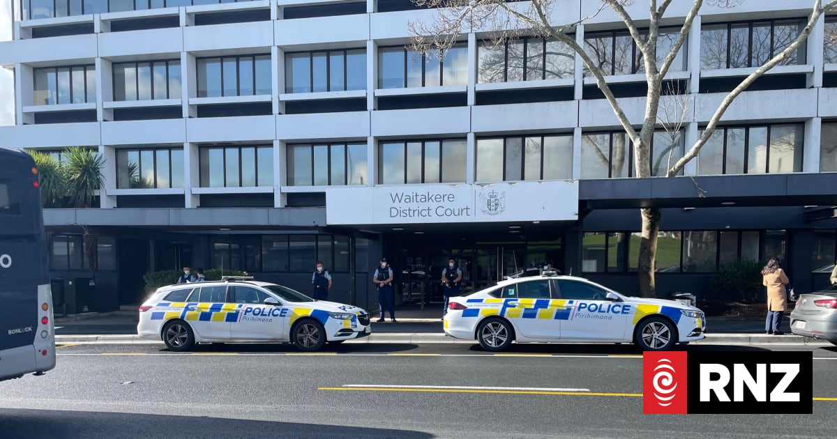 Man charged with murder after two die in West Auckland shooting | RNZ