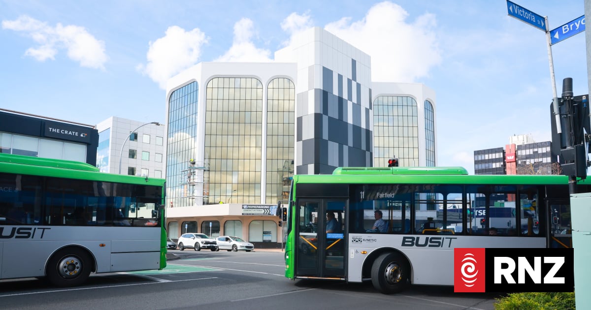 Grey Power slams plan to axe free SuperGold peak bus trips