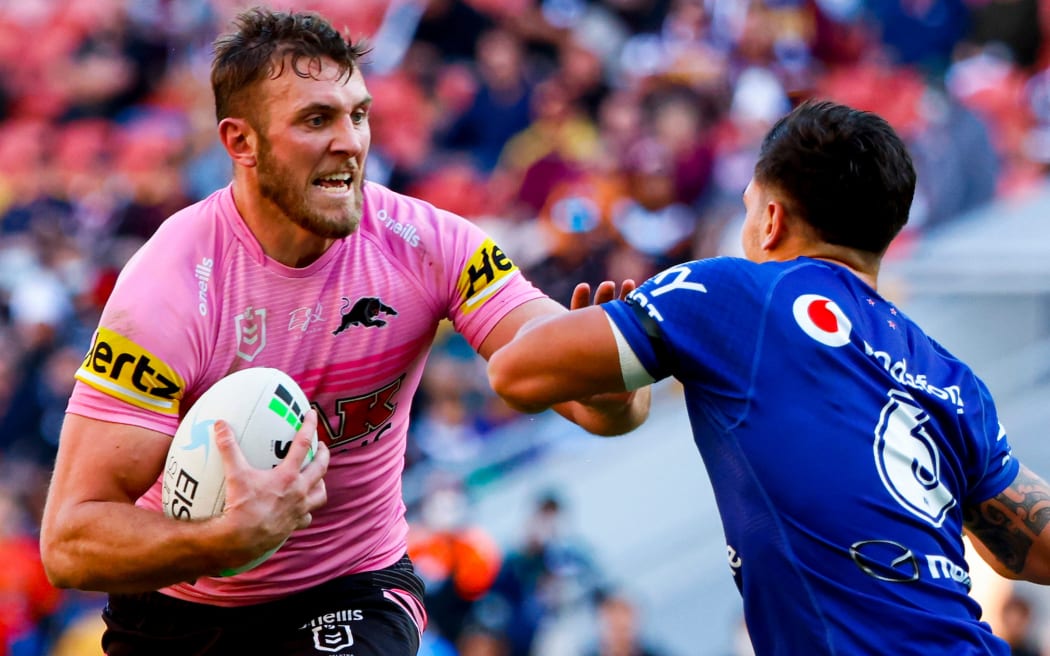 Kurt Capewell of the Panthers (left) is tackled during the Round 18 NRL match between the New Zealand Warriors and Penrith Panthers at Suncorp Stadium.