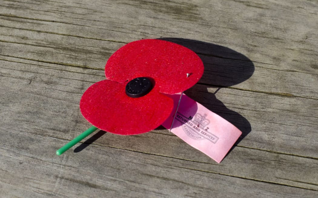 A NZ Anzac poppy