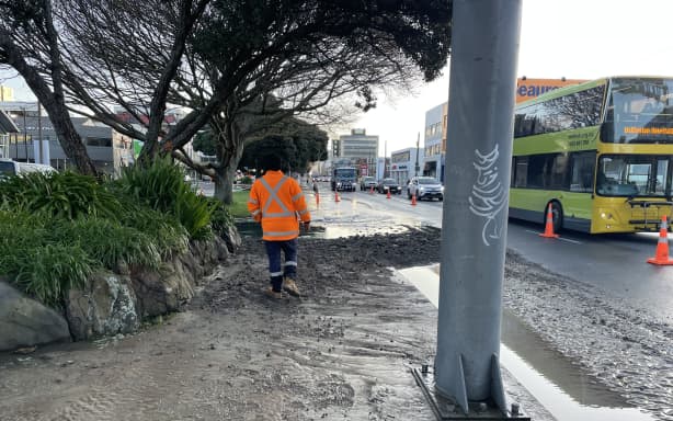 Burst water main floods major Wellington street, outage spreads to ...