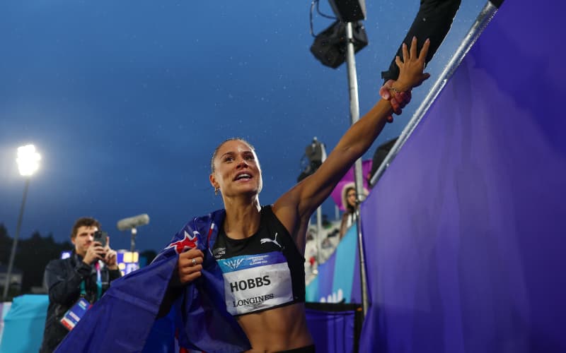 As it happened: Lewis Clareburt and Zoe Hobbs storm to gold medals at