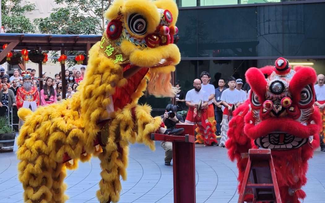 Hundreds of people gathered at the Auckland Sky Tower on 22 January, 2023, to watch the lion dance, cultural performances, and calligraphy demonstrations in celebration of the Lunar New Year.