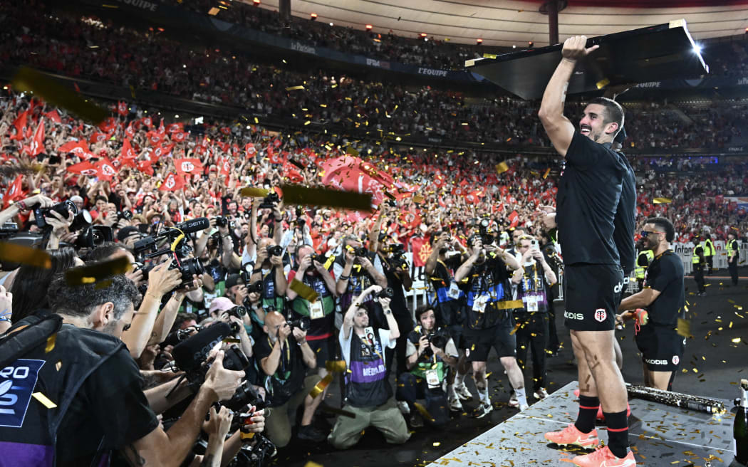 Toulouse's French full back Thomas Ramos celebrates with the Bouclier de Brennus trophy after winning the French Top 14 rugby union final match between the Stade Toulousain (Toulouse) and Union Bordeaux-Begles (UBB) at the Stade de France stadium in Saint-Denis, north of Paris, on June 28, 2025. (Photo by MARTIN BUREAU / AFP)