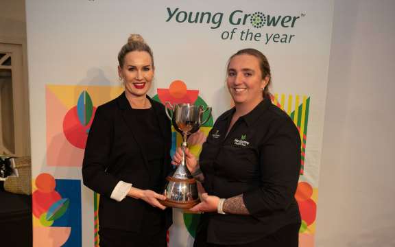 Nicola Grigg with Young Grower Winner Grace Fulford