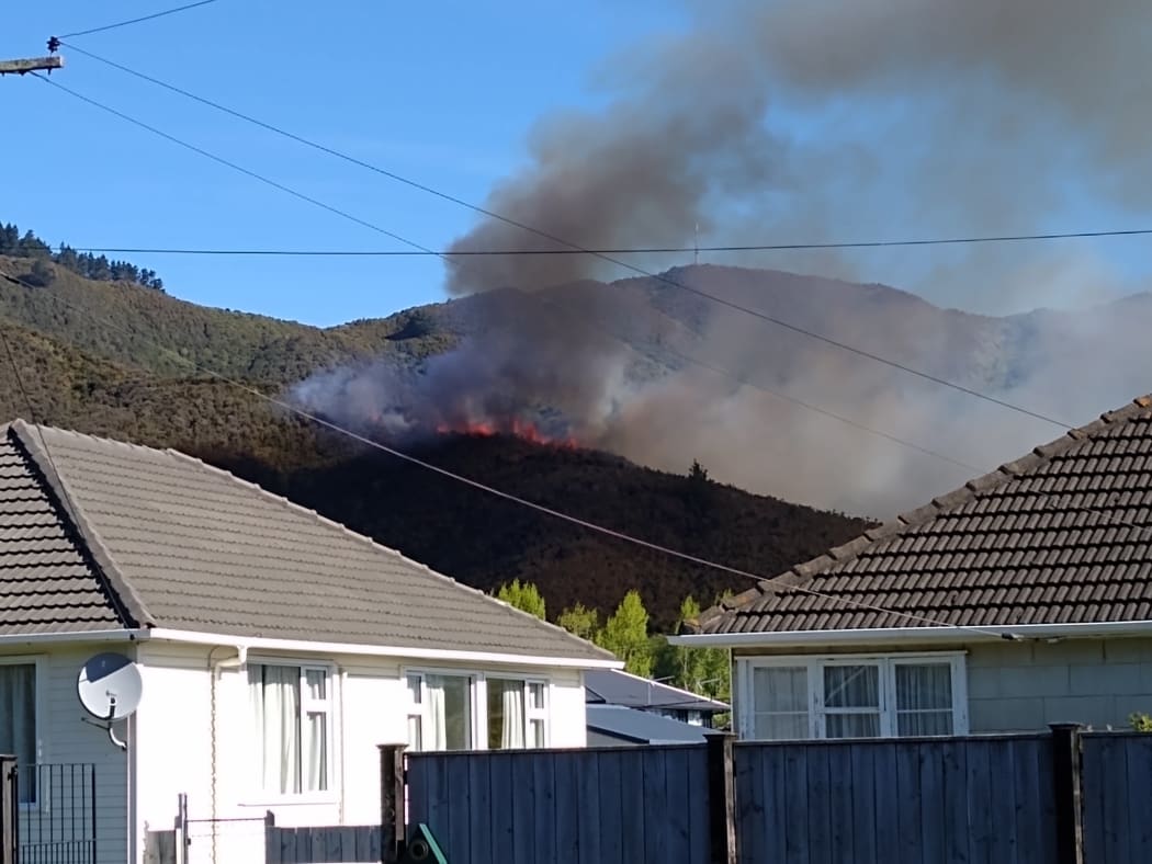 large scrub fire in the hills above Naenae in Wellington