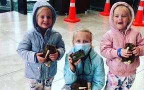 Woman charged with murder of three daughters. Graham & Lauren Dickason and kids Liane 6 and twins Maya and Karla 2 Dickason
