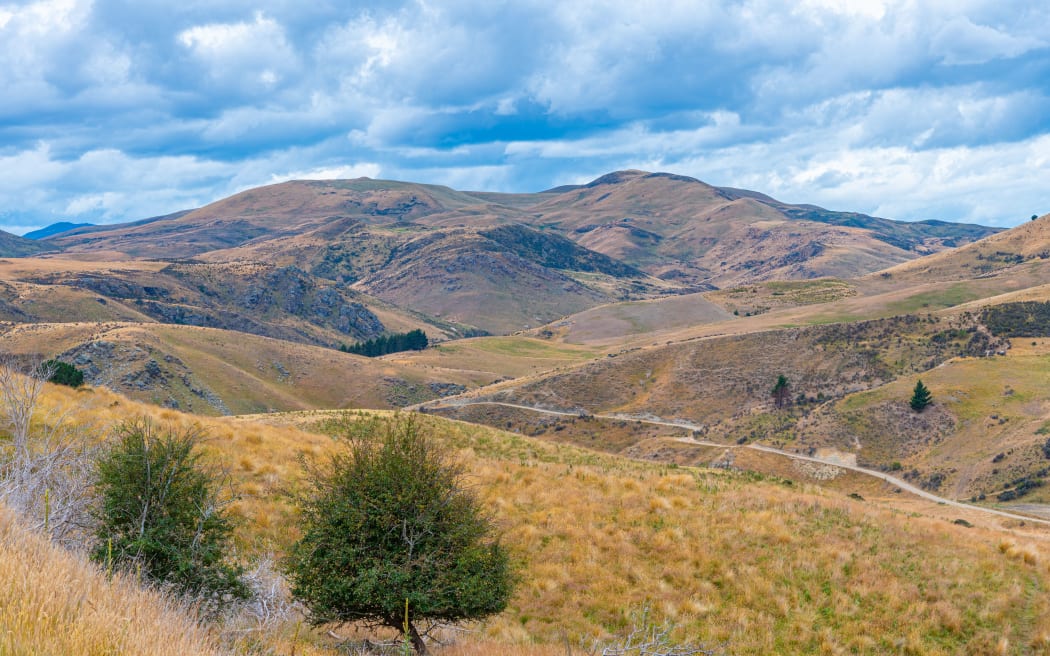 Landscape of Otago region viewed from Central Otago Railway bicycle trail in New Zealand