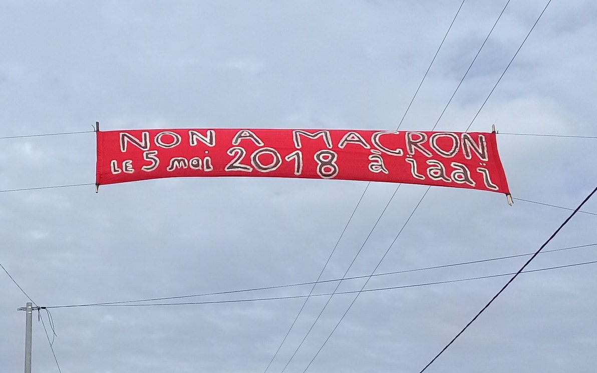 A banner against the Macron plan to visit Ouvea.