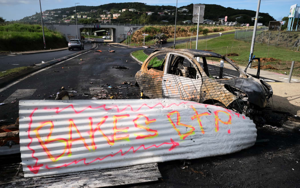 Una barricada abandonada en Noumea.