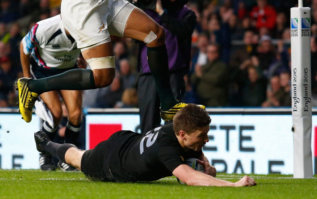Beauden Barrett scores against Springboks RWC2015.