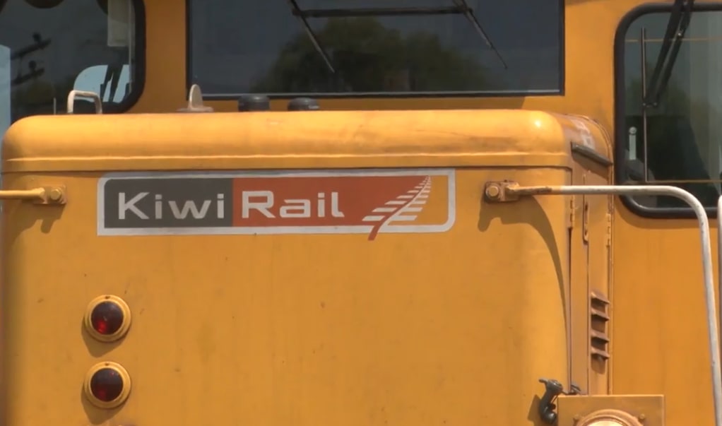 KiwiRail logo on train.