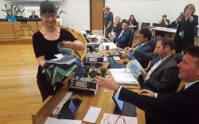 Pauline Baillie hands out reusable bags to Christchurch city councillors in support of city wide ban on plastic bags.