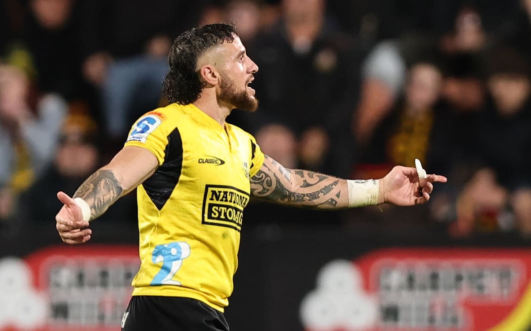 T.J. Perenara of the Hurricanes during the Super Rugby Pacific round 14 match between the Chiefs and Hurricanes at FMG Stadium in Hamilton.